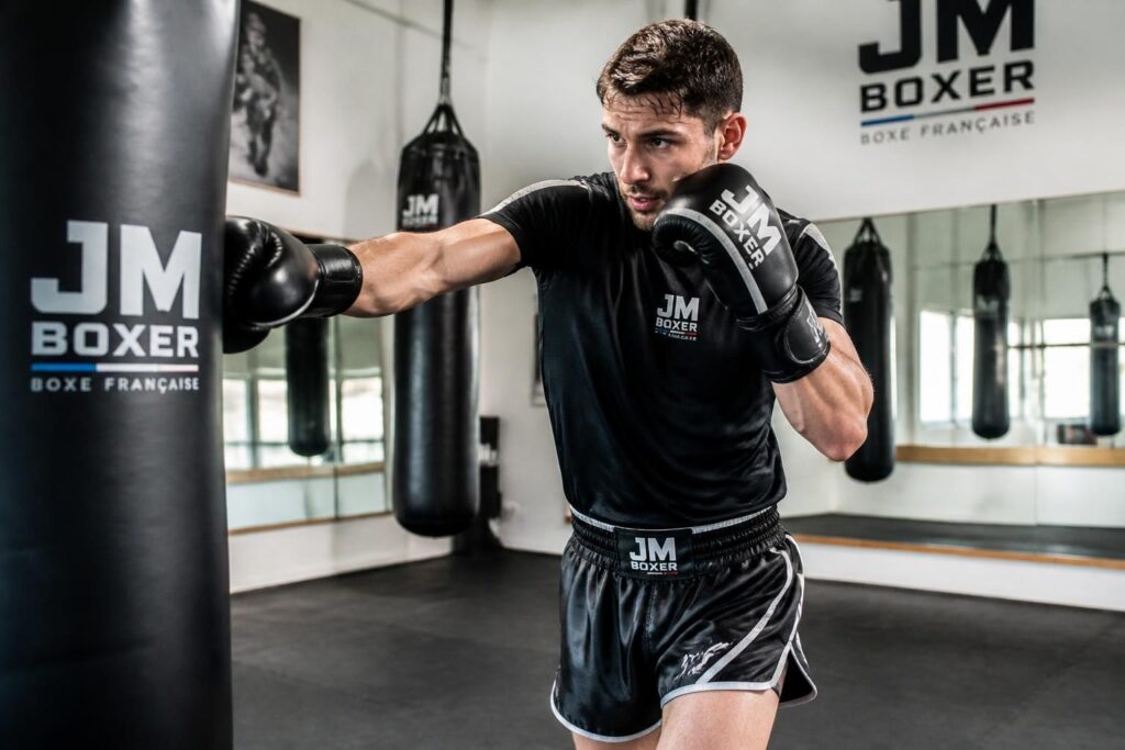 découvrez jm boxer, l’équipement sportif de référence qui séduit les passionnés de boxe française grâce à sa qualité, confort et durabilité.